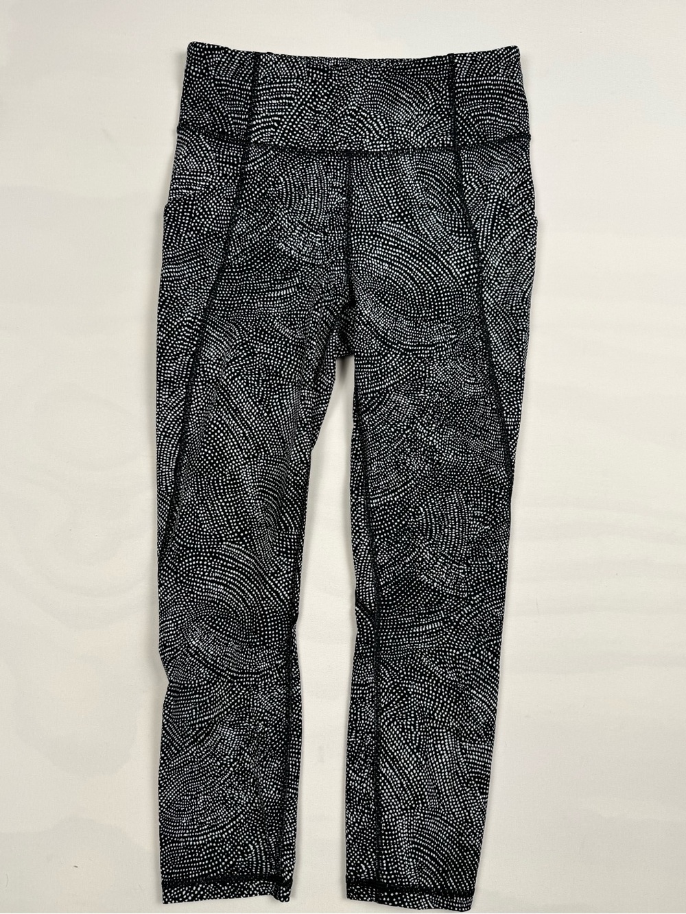 Lululemon Time To Sweat Crop *23" Free Spirit Alpine White Black Women’s 6 - Picture 1 of 6
